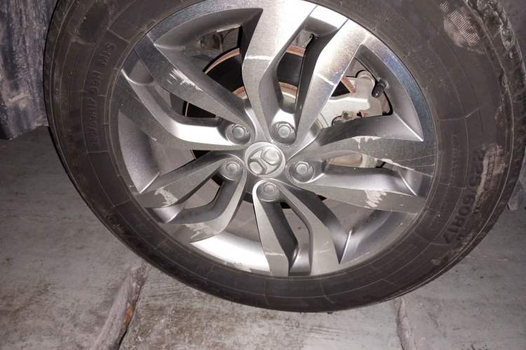 Used BAIC Senova X65 2015 2.0T Automatic Elite Model Right Front Wheel Hub