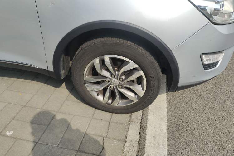 Used BAIC Senova X65 2015 2.0T Automatic Elite Model Right Front Wheel Hub