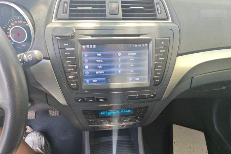 Used BAIC Senova X65 2015 2.0T Manual Luxury Edition Audio And AC Panel