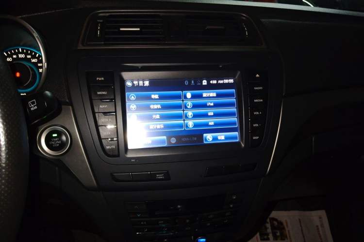 Used BAIC Senova X65 2015 2.0T Automatic Elite Model Audio And AC Panel
