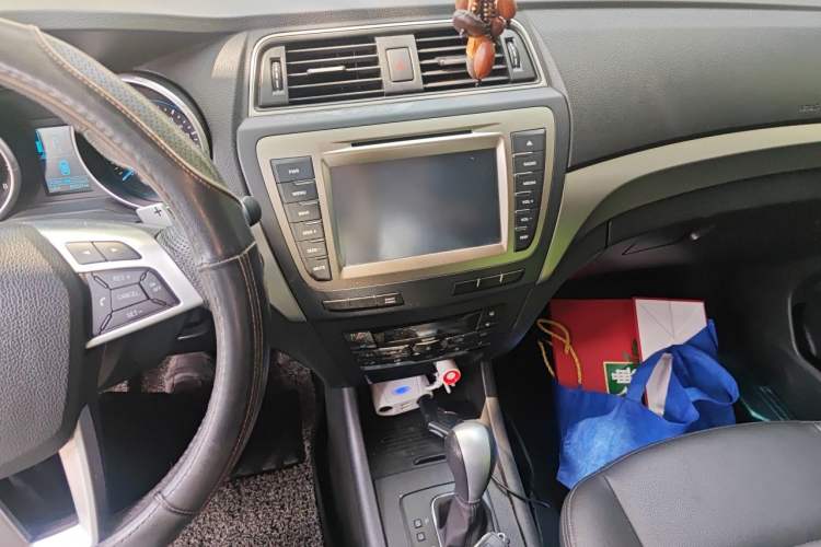 Used BAIC Senova X65 2015 2.0T Automatic Elite Model Audio And AC Panel