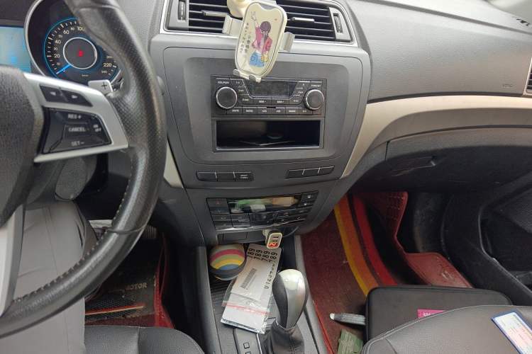 Used BAIC Senova X65 2015 2.0T automatic comfort version Audio And AC Panel