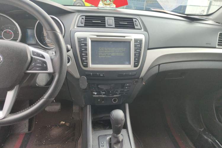 Used BAIC Senova X65 2015 2.0T Automatic Elite Model Audio And AC Panel