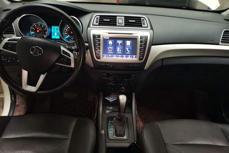Used BAIC Senova X65 2015 2.0T Automatic Elite Model Audio And AC Panel