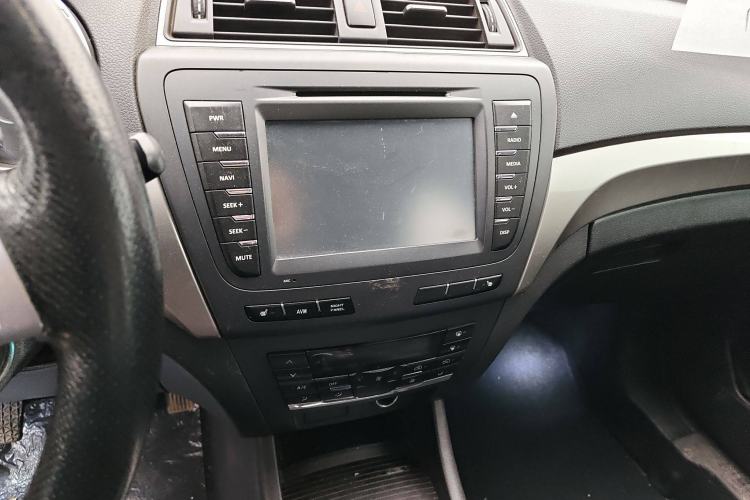Used BAIC Senova X65 2015 2.0T manual Comfort trim level Audio And AC Panel