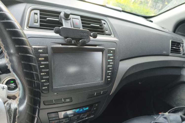 Used BAIC Senova X65 2015 2.0T Automatic Elite Model Audio And AC Panel