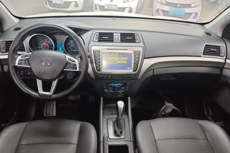 Used BAIC Senova X65 2015 2.0T automatic luxury version Center Console