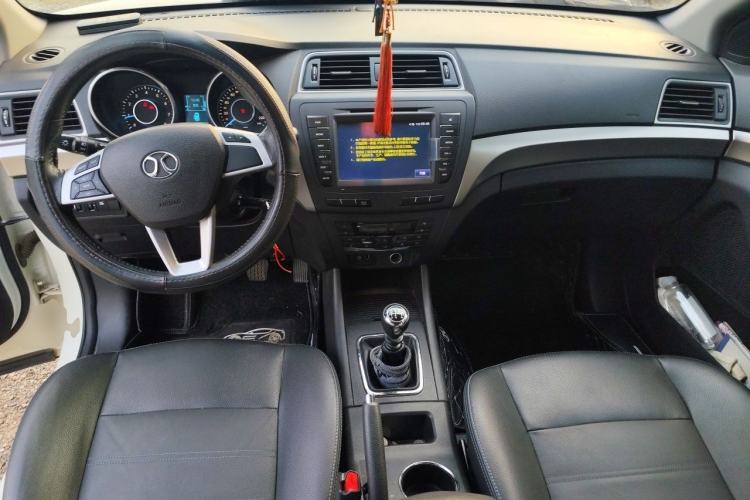 Used BAIC Senova X65 2015 2.0T Manual Luxury Edition Center Console