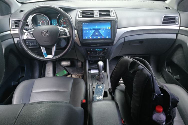 Used BAIC Senova X65 2015 2.0T Automatic Elite Model Center Console