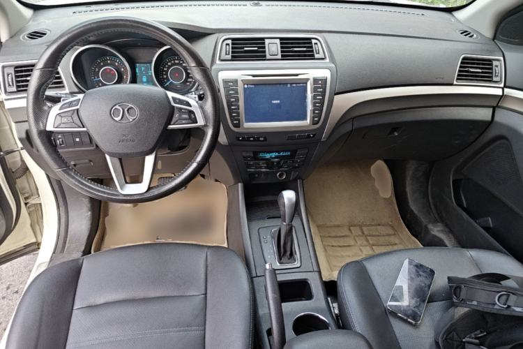 Used BAIC Senova X65 2015 2.0T automatic luxury version Center Console