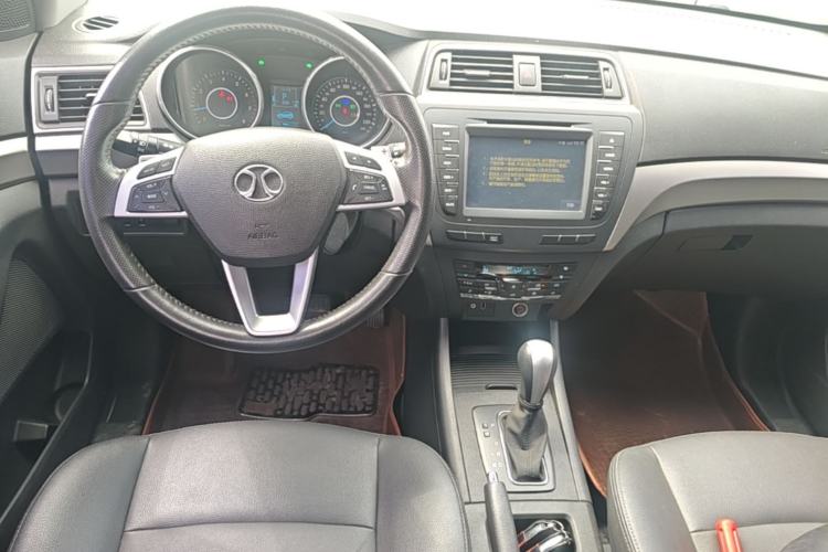 Used BAIC Senova X65 2015 2.0T Automatic Elite Model Center Console