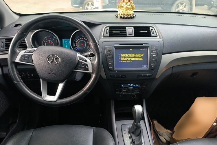 Used BAIC Senova X65 2015 2.0T Automatic Elite Model Center Console