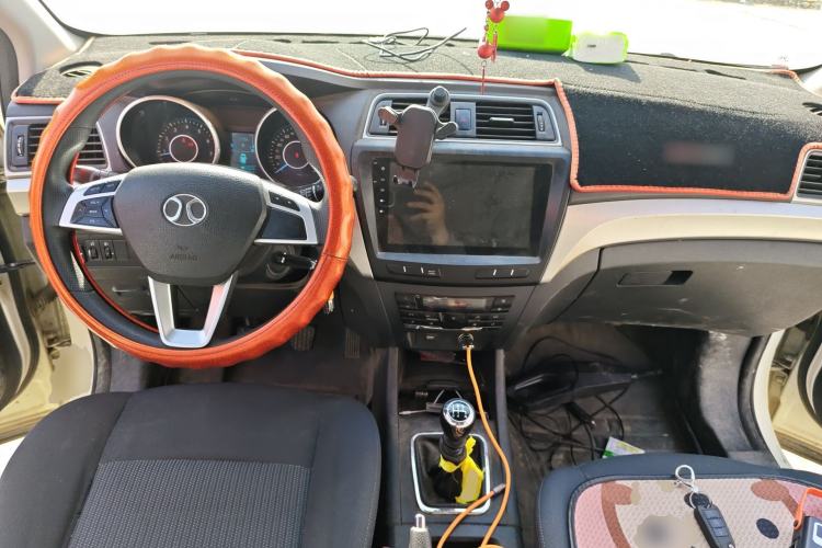 Used BAIC Senova X65 2015 2.0T manual Comfort trim level Center Console