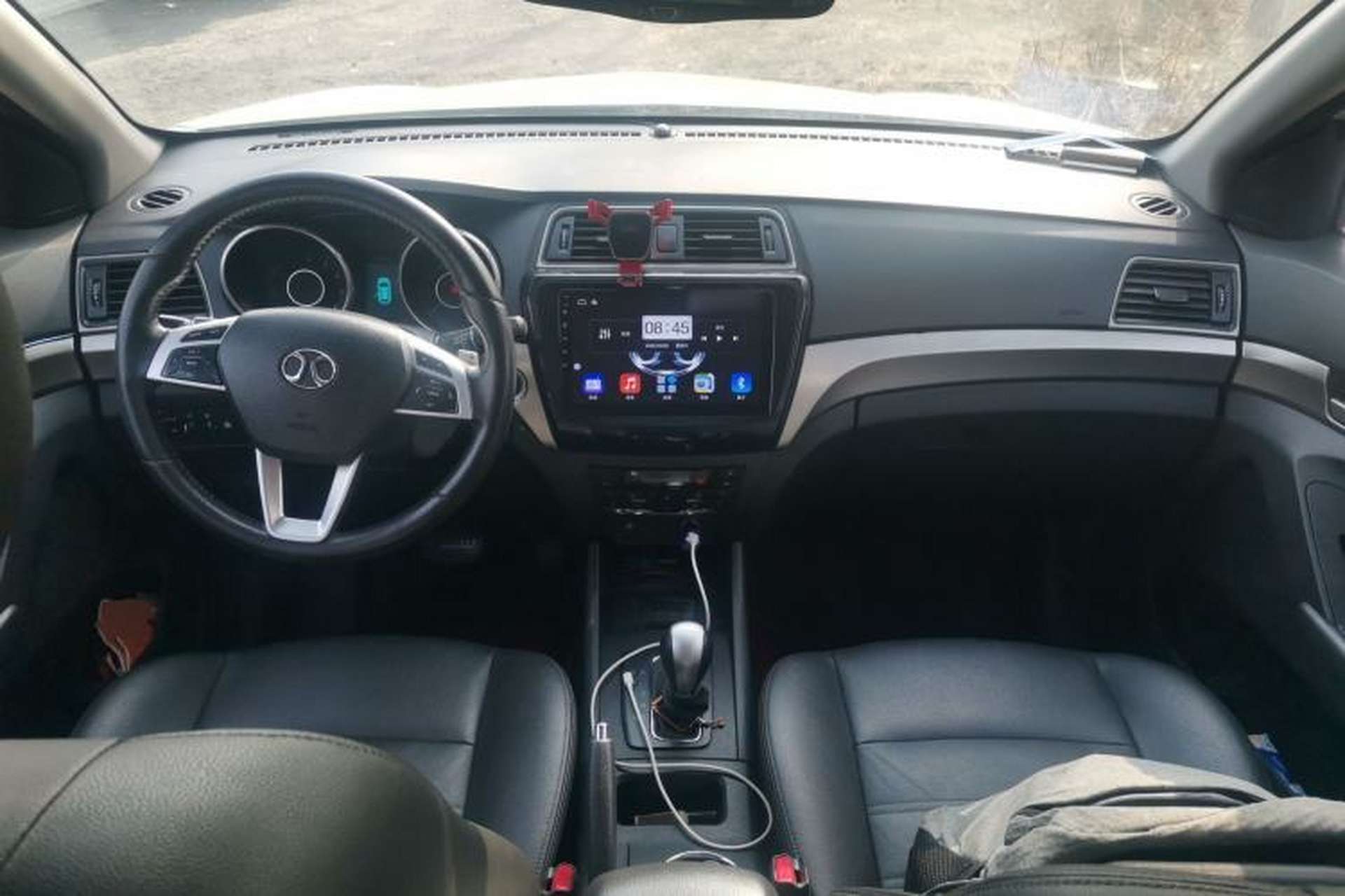 Used BAIC Senova X65 2015 2.0T Automatic Elite Model Center Console