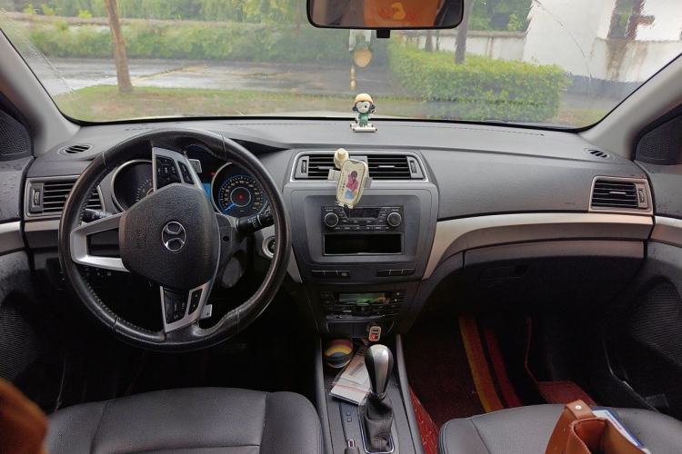 Used BAIC Senova X65 2015 2.0T automatic comfort version Center Console