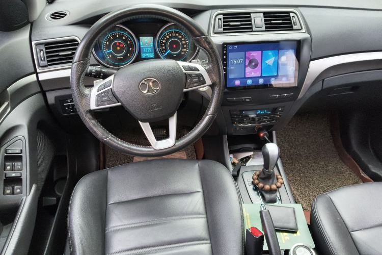 Used BAIC Senova X65 2015 2.0T Automatic Elite Model Center Console