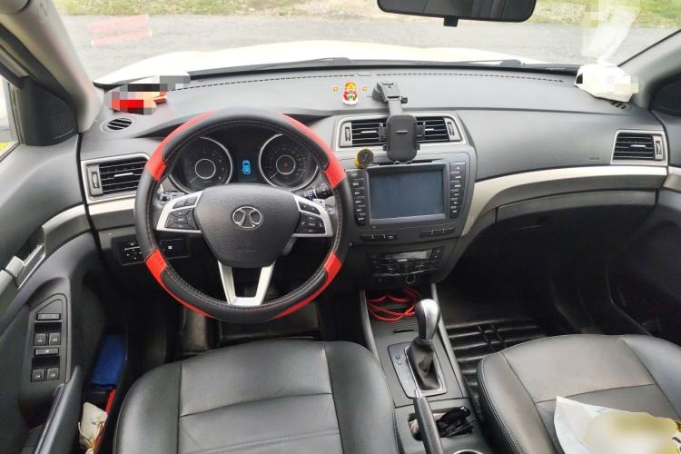Used BAIC Senova X65 2015 2.0T Automatic Elite Model Center Console