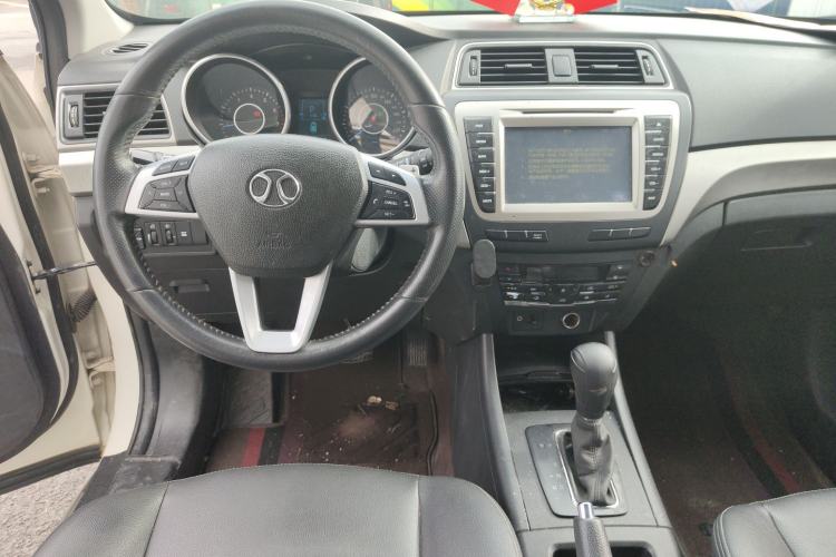 Used BAIC Senova X65 2015 2.0T Automatic Elite Model Center Console