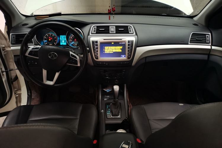 Used BAIC Senova X65 2015 2.0T Automatic Elite Model Center Console