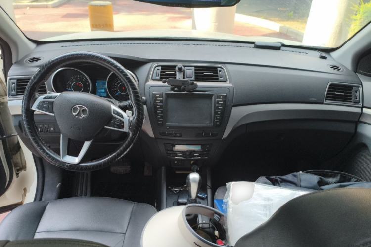 Used BAIC Senova X65 2015 2.0T Automatic Elite Model Center Console