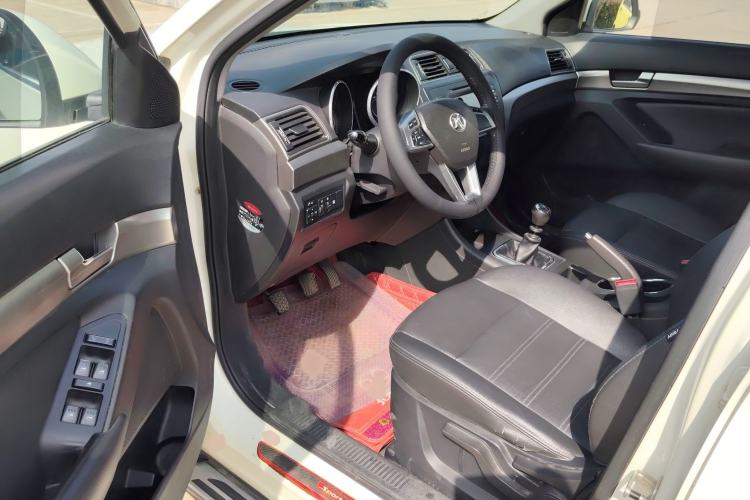 Used BAIC Senova X65 2015 2.0T Manual Elite Edition Driver Seat