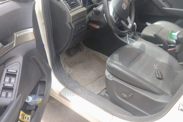 Used BAIC Senova X65 2015 2.0T automatic luxury version Driver Seat