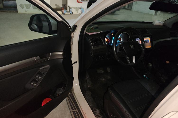 Used BAIC Senova X65 2015 2.0T Automatic Elite Model Driver Seat