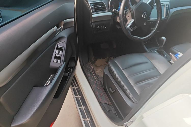 Used BAIC Senova X65 2015 2.0T Automatic Elite Model Driver Seat