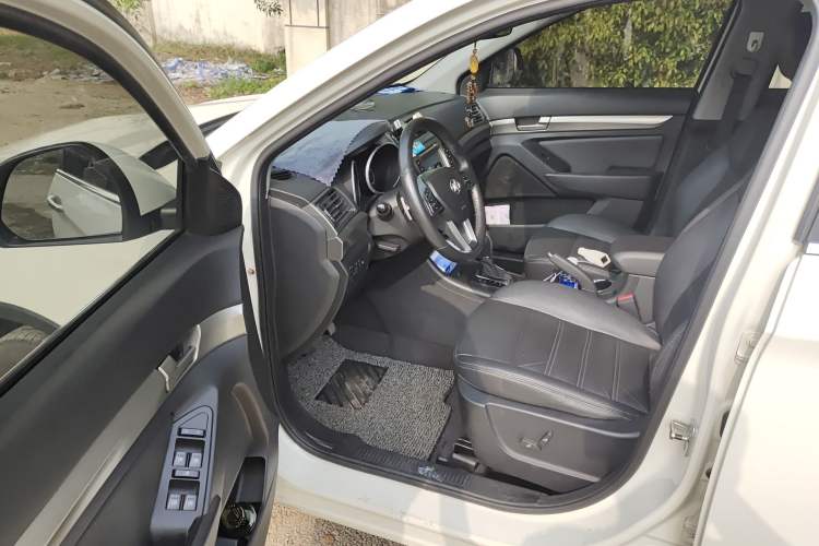Used BAIC Senova X65 2015 2.0T Automatic Elite Model Driver Seat