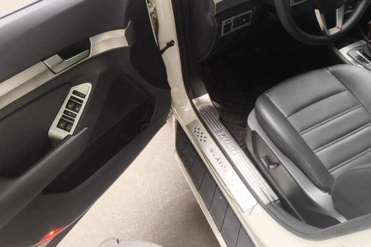 Used BAIC Senova X65 2015 2.0T Automatic Elite Model Driver Seat