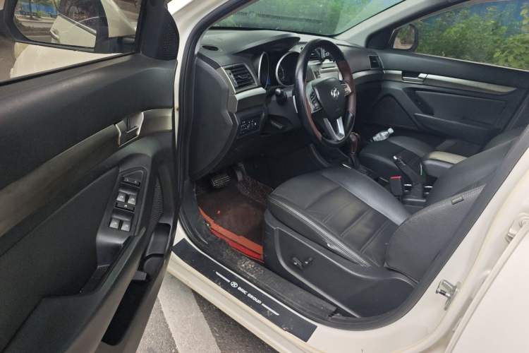 Used BAIC Senova X65 2015 2.0T Automatic Elite Model Driver Seat