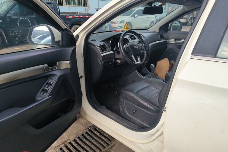 Used BAIC Senova X65 2015 2.0T Automatic Elite Model Driver Seat