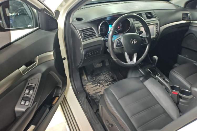 Used BAIC Senova X65 2015 2.0T Automatic Elite Model Driver Seat