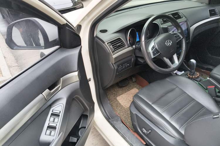 Used BAIC Senova X65 2015 2.0T Automatic Elite Model Driver Seat