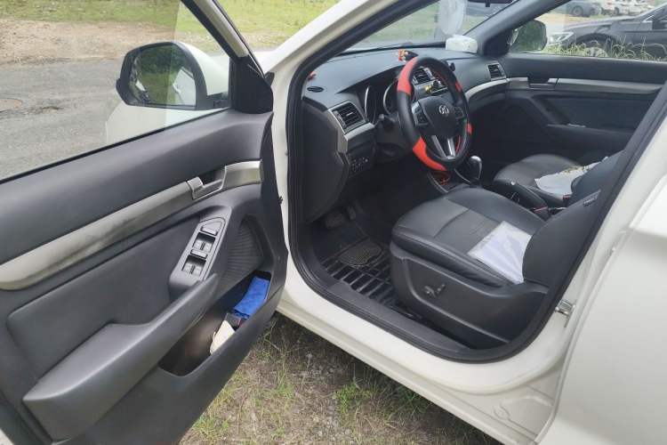 Used BAIC Senova X65 2015 2.0T Automatic Elite Model Driver Seat