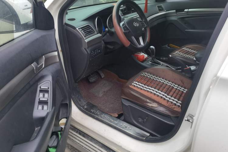 Used BAIC Senova X65 2015 2.0T Automatic Elite Model Driver Seat