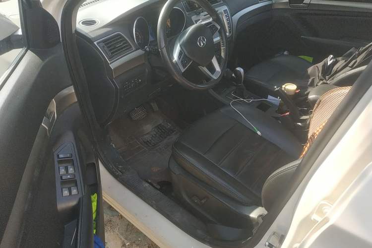 Used BAIC Senova X65 2015 2.0T Automatic Elite Model Driver Seat