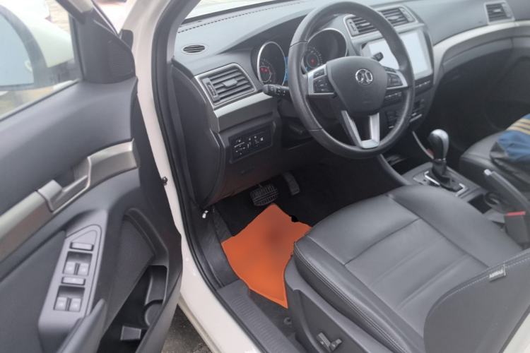 Used BAIC Senova X65 2015 2.0T Automatic Elite Model Driver Seat