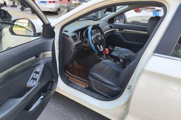 Used BAIC Senova X65 2015 2.0T Automatic Elite Model Driver Seat