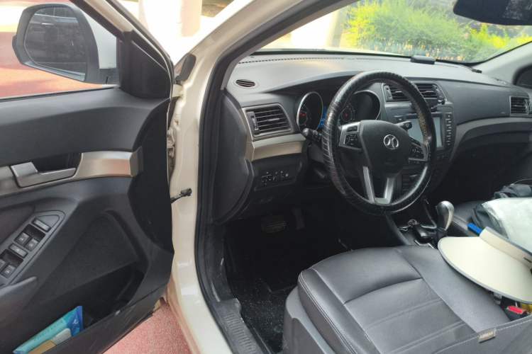 Used BAIC Senova X65 2015 2.0T Automatic Elite Model Driver Seat