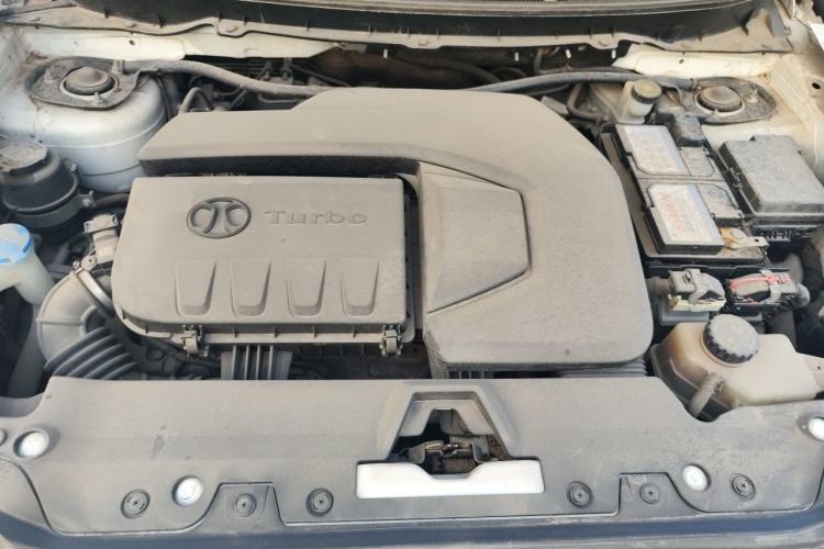 Used BAIC Senova X65 2015 2.0T Manual Luxury Edition Engine Bay