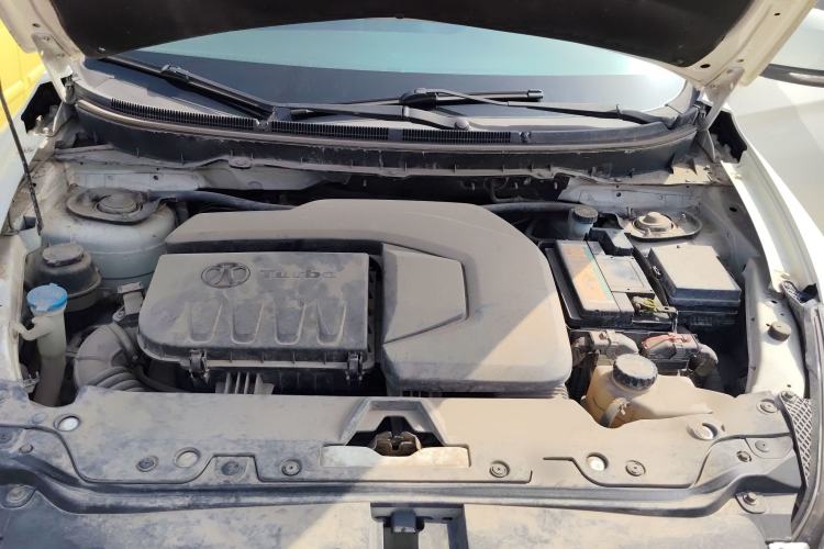Used BAIC Senova X65 2015 2.0T Manual Elite Edition Engine Bay