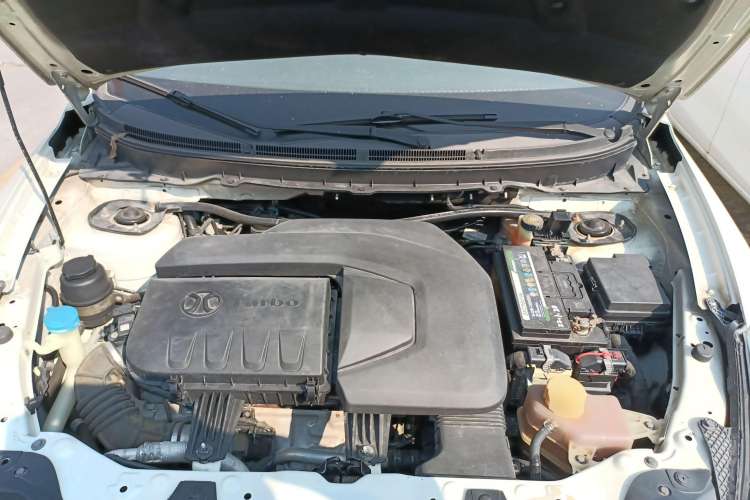 Used BAIC Senova X65 2015 2.0T Automatic Elite Model Engine Bay