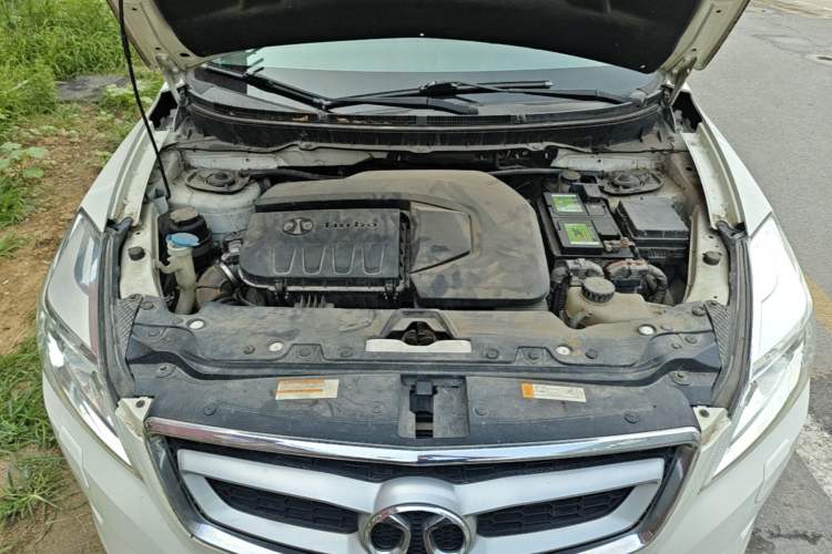 Used BAIC Senova X65 2015 2.0T automatic luxury version Engine Bay