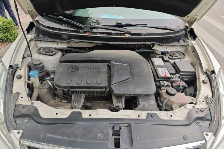 Used BAIC Senova X65 2015 2.0T Automatic Elite Model Engine Bay