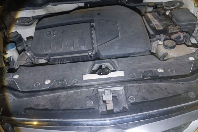 Used BAIC Senova X65 2015 2.0T Automatic Elite Model Engine Bay