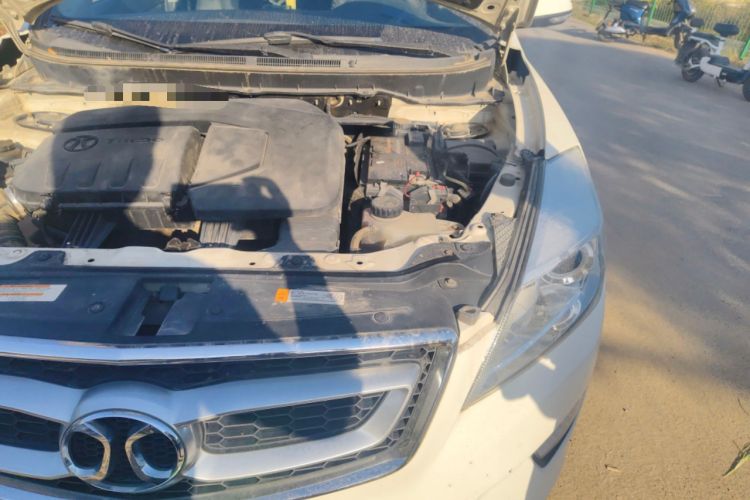 Used BAIC Senova X65 2015 2.0T Automatic Elite Model Engine Bay Left