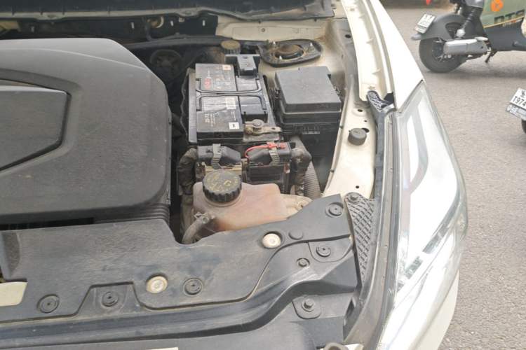 Used BAIC Senova X65 2015 2.0T Automatic Elite Model Engine Bay Left
