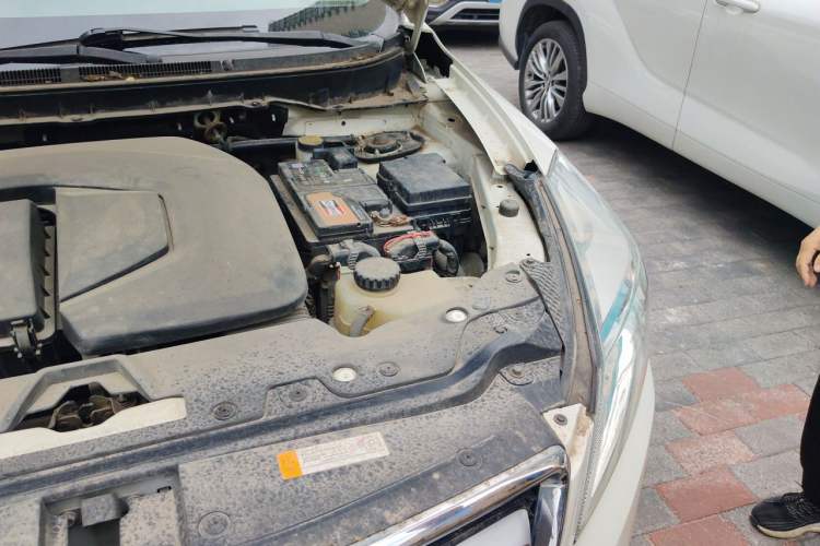Used BAIC Senova X65 2015 2.0T Automatic Elite Model Engine Bay Left