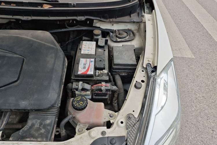 Used BAIC Senova X65 2015 2.0T Automatic Elite Model Engine Bay Left